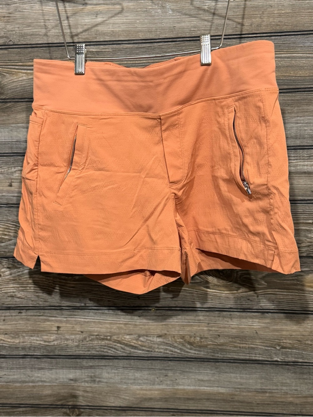 Athleta Trekkie North Short with Zipper Pockets
